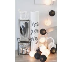 Kompozycja kolorowych kul LED Black&White Cotton Ball Lights